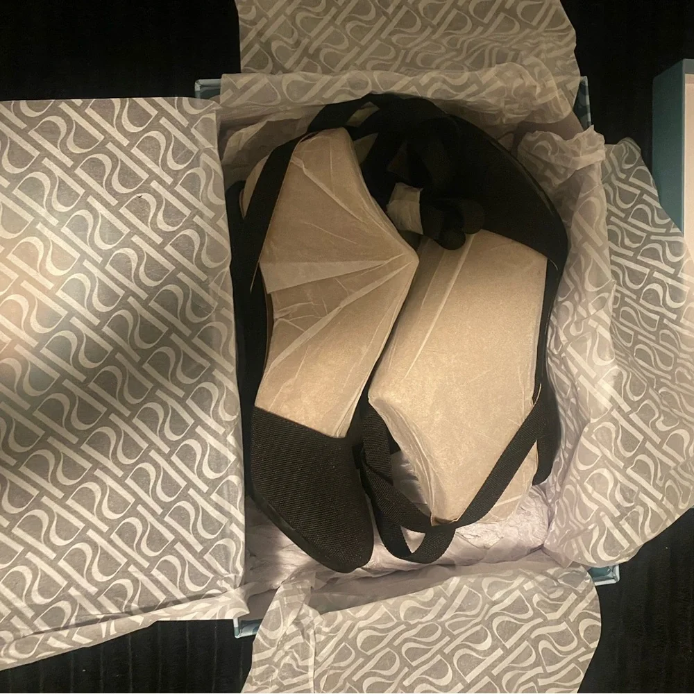 Brand New Heel to flat convertible shoe - Picture 7 of 10